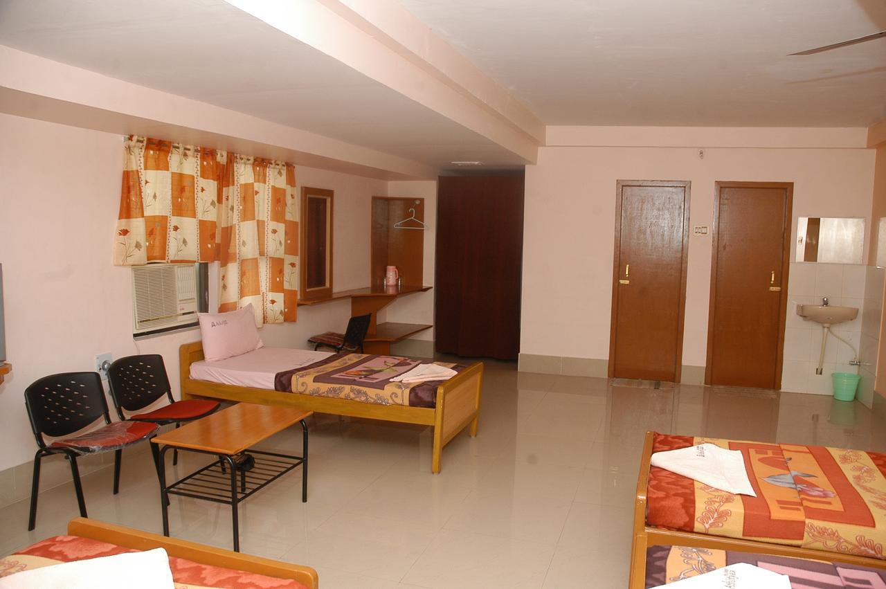 Hotel Athityaa Кумбаконам Экстерьер фото