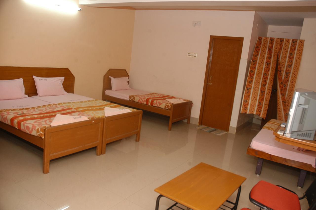 Hotel Athityaa Кумбаконам Экстерьер фото